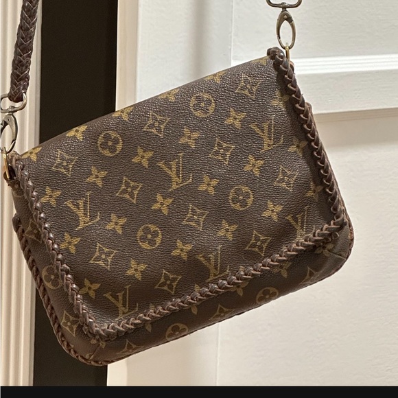 Louis Vuitton bag - Picture 1 of 6
